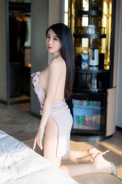 穿黑色内衣的韩国美女空姐性感自拍海报