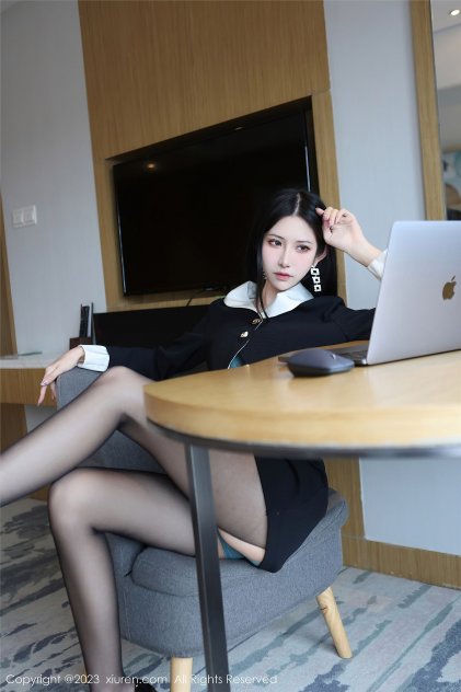 美女18禁无遮掩海报